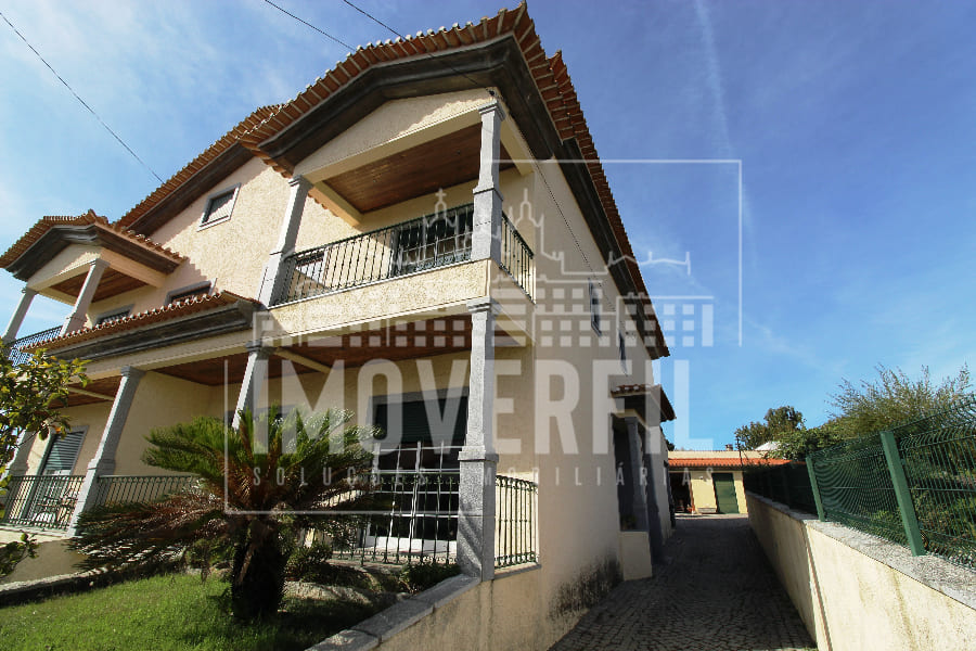 Imoverfil - MORADIA GEMINADA C/GRANDE TERRENO