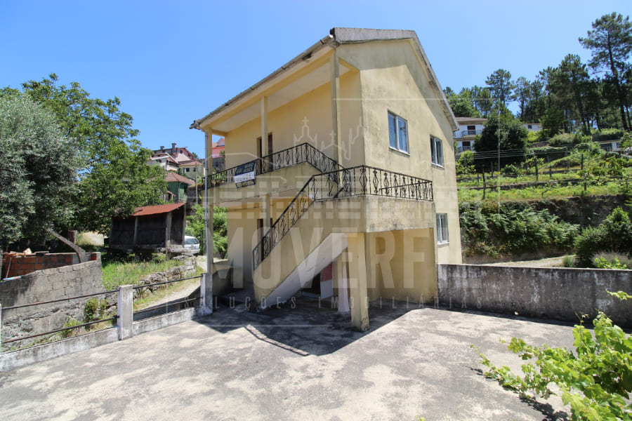 Imoverfil - MORADIA COM EXCELENTE TERRAÇO